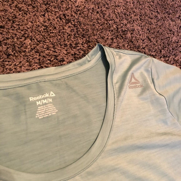 Reebok top - Picture 2 of 4